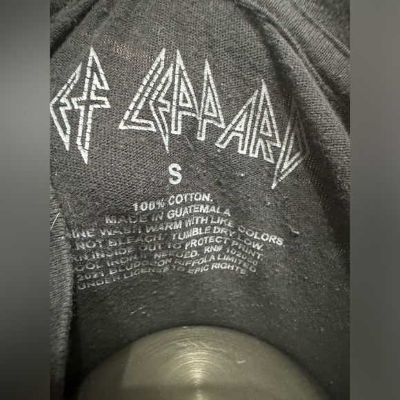 Def Leppard tee shirt size small black shirt - Picture 2 of 3